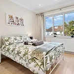 Stylish 4 Bed 2 Bath Nw London