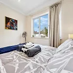 Stylish 4 Bed 2 Bath Nw London