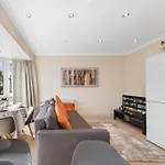 Stylish 4 Bed 2 Bath Nw London