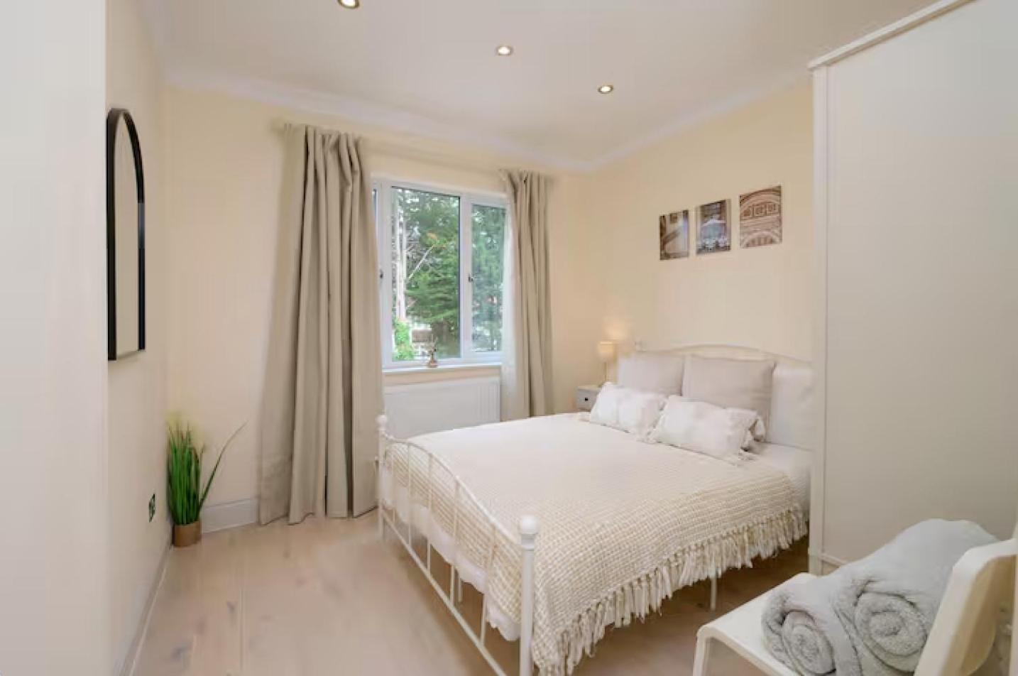 Stylish 4 Bed 2 Bath Nw Appartamento