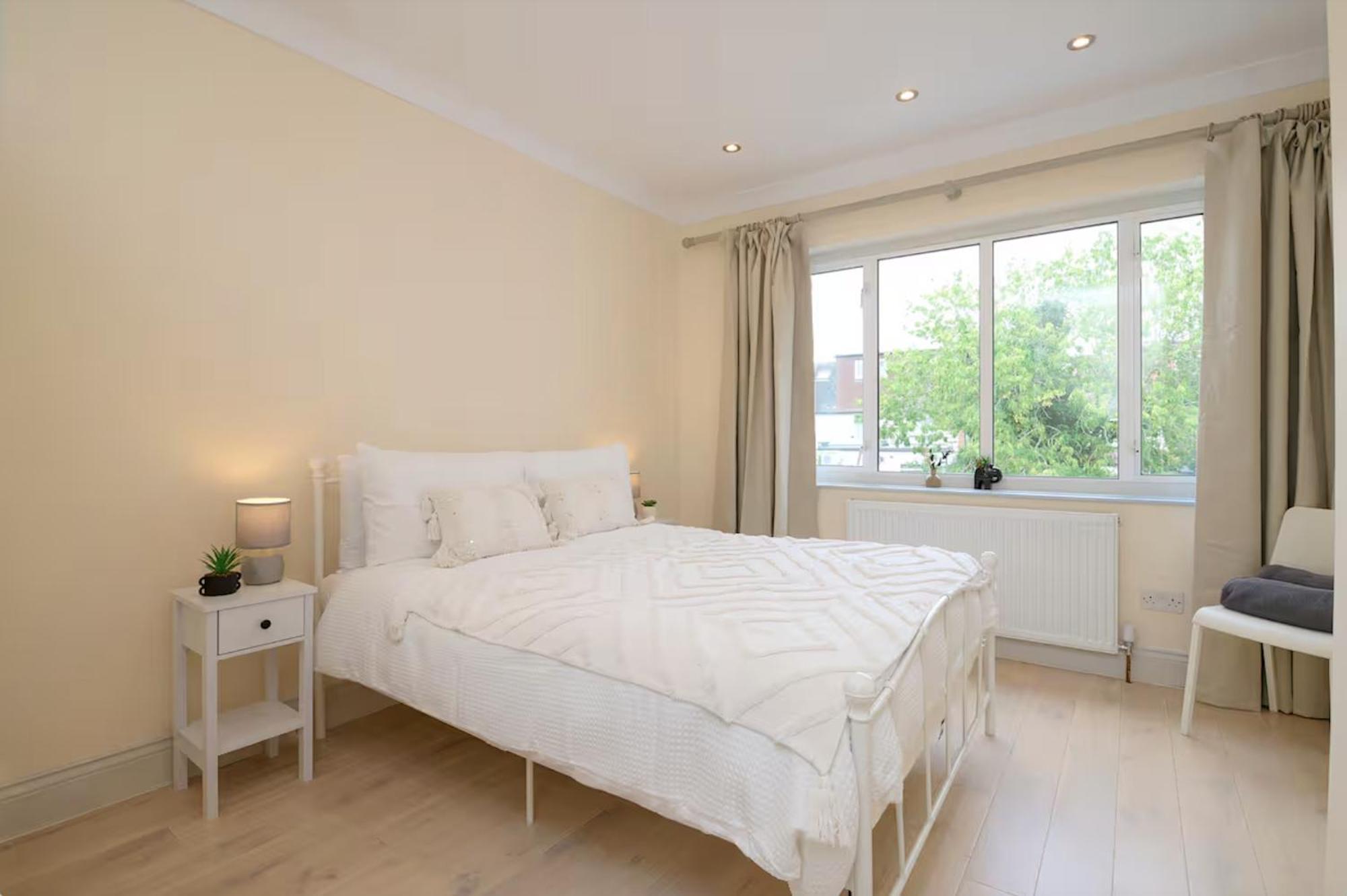 Stylish 4 Bed 2 Bath Nw Londra