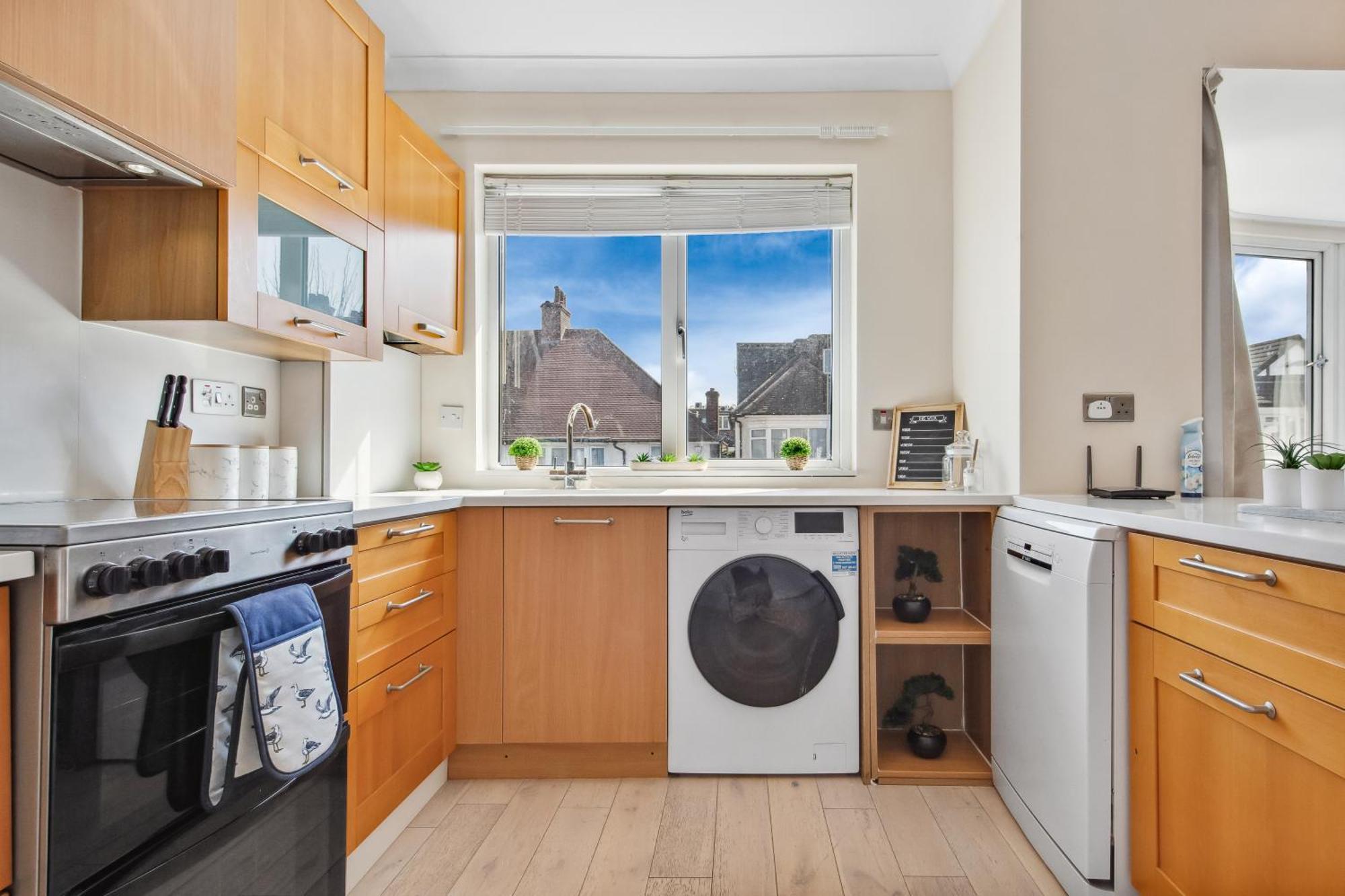 Stylish 4 Bed 2 Bath Nw