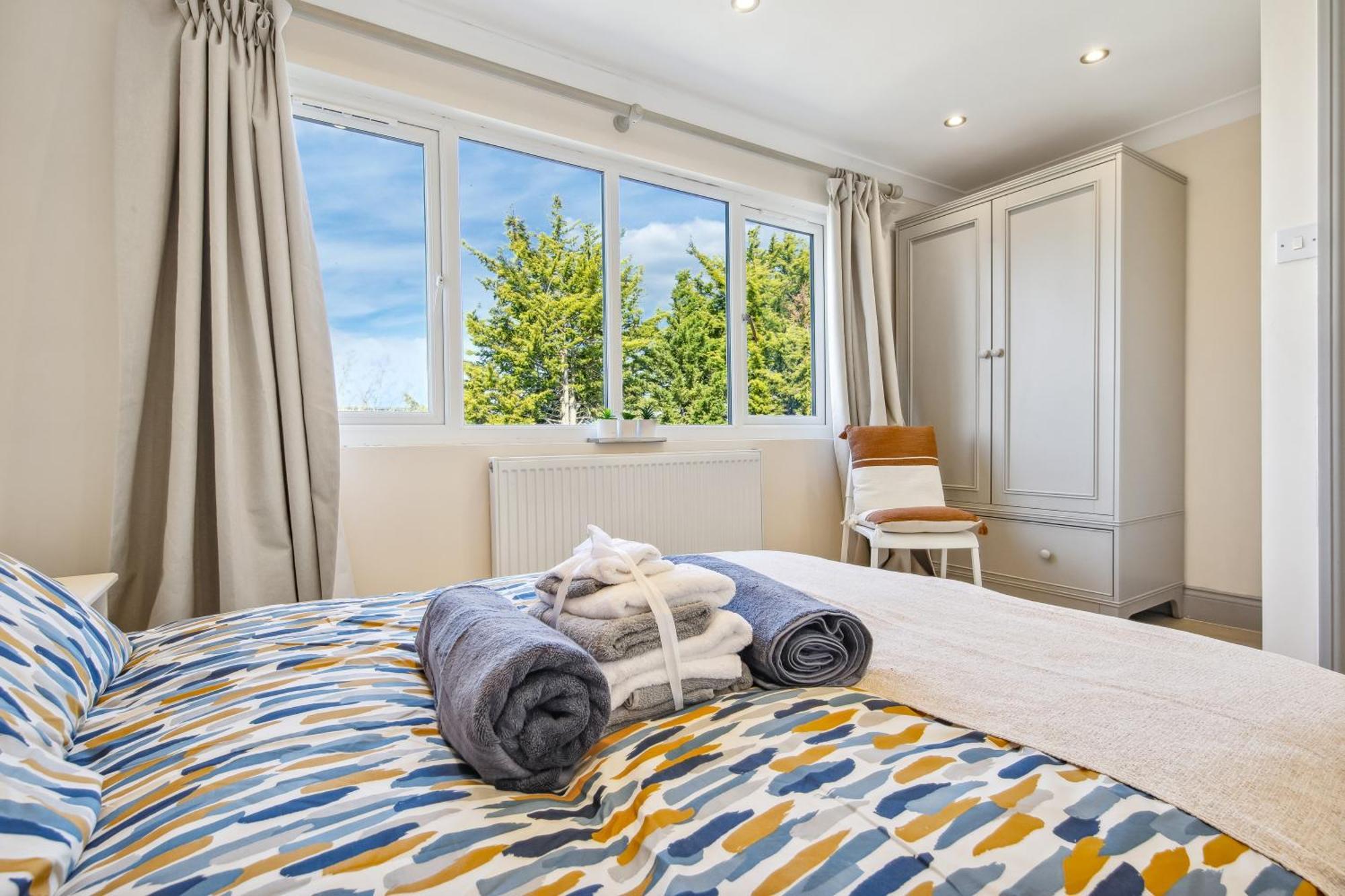 Stylish 4 Bed 2 Bath Nw