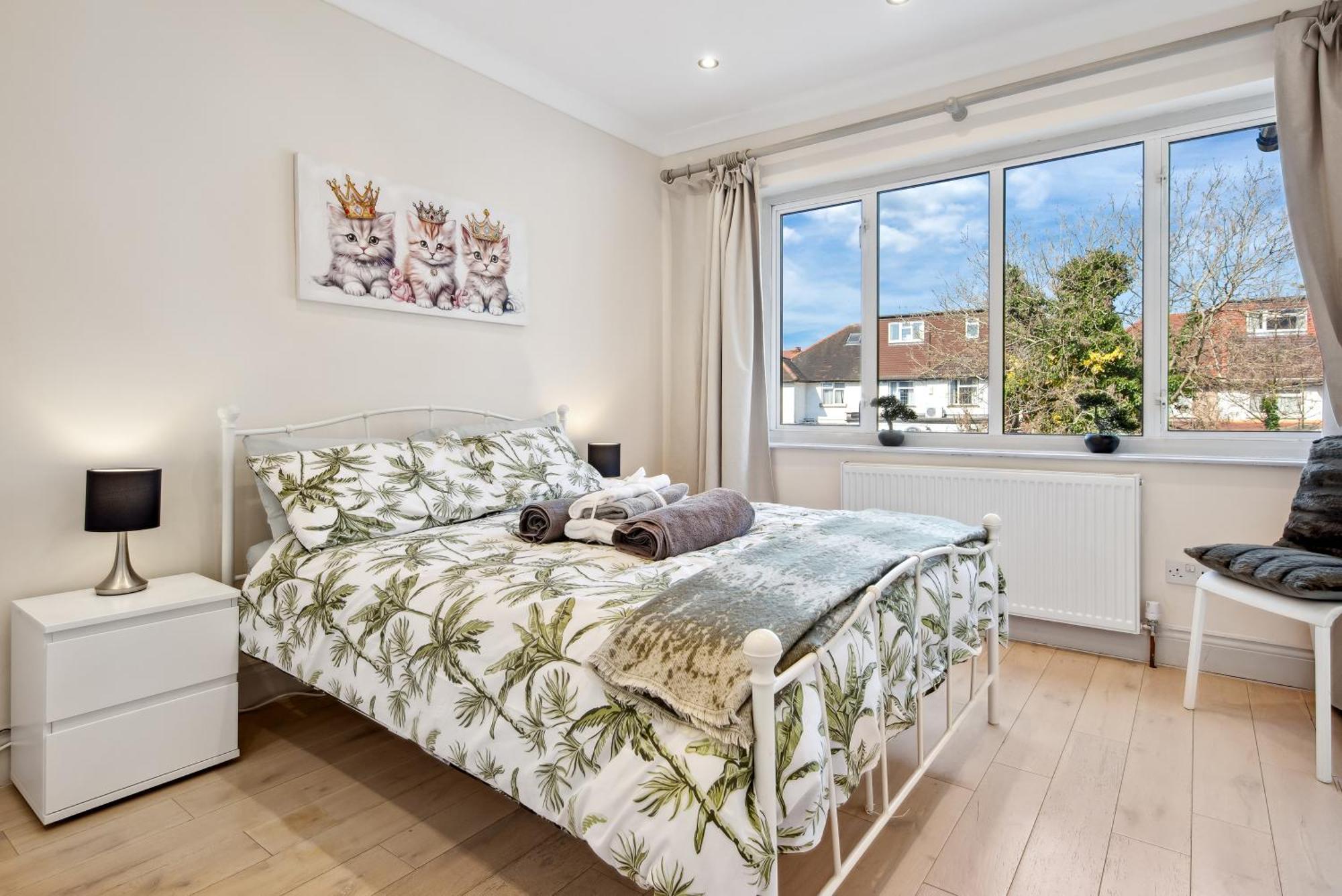 Stylish 4 Bed 2 Bath Nw