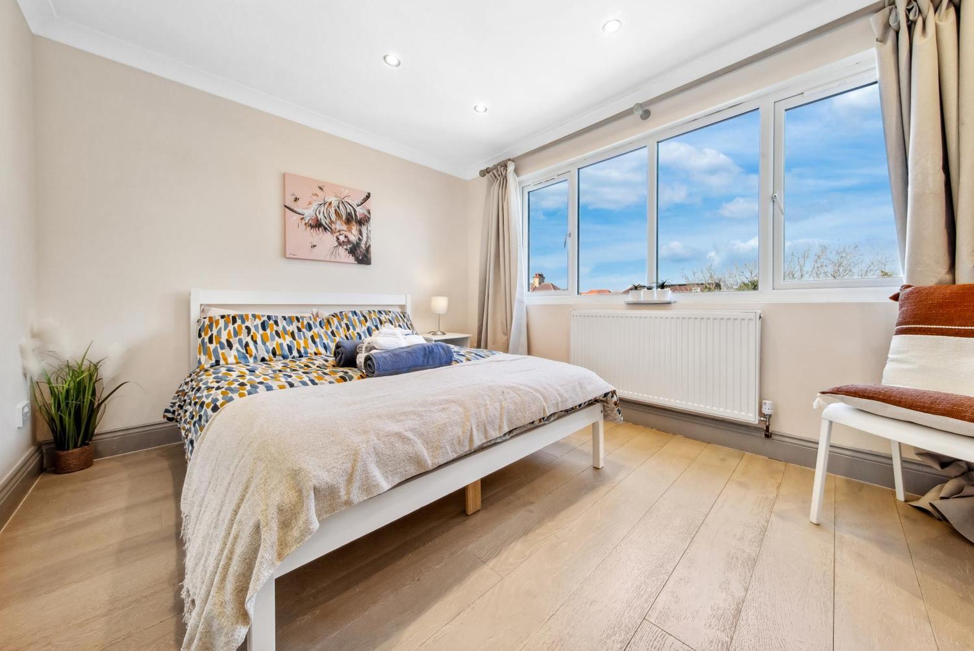 Stylish 4 Bed 2 Bath Nw London