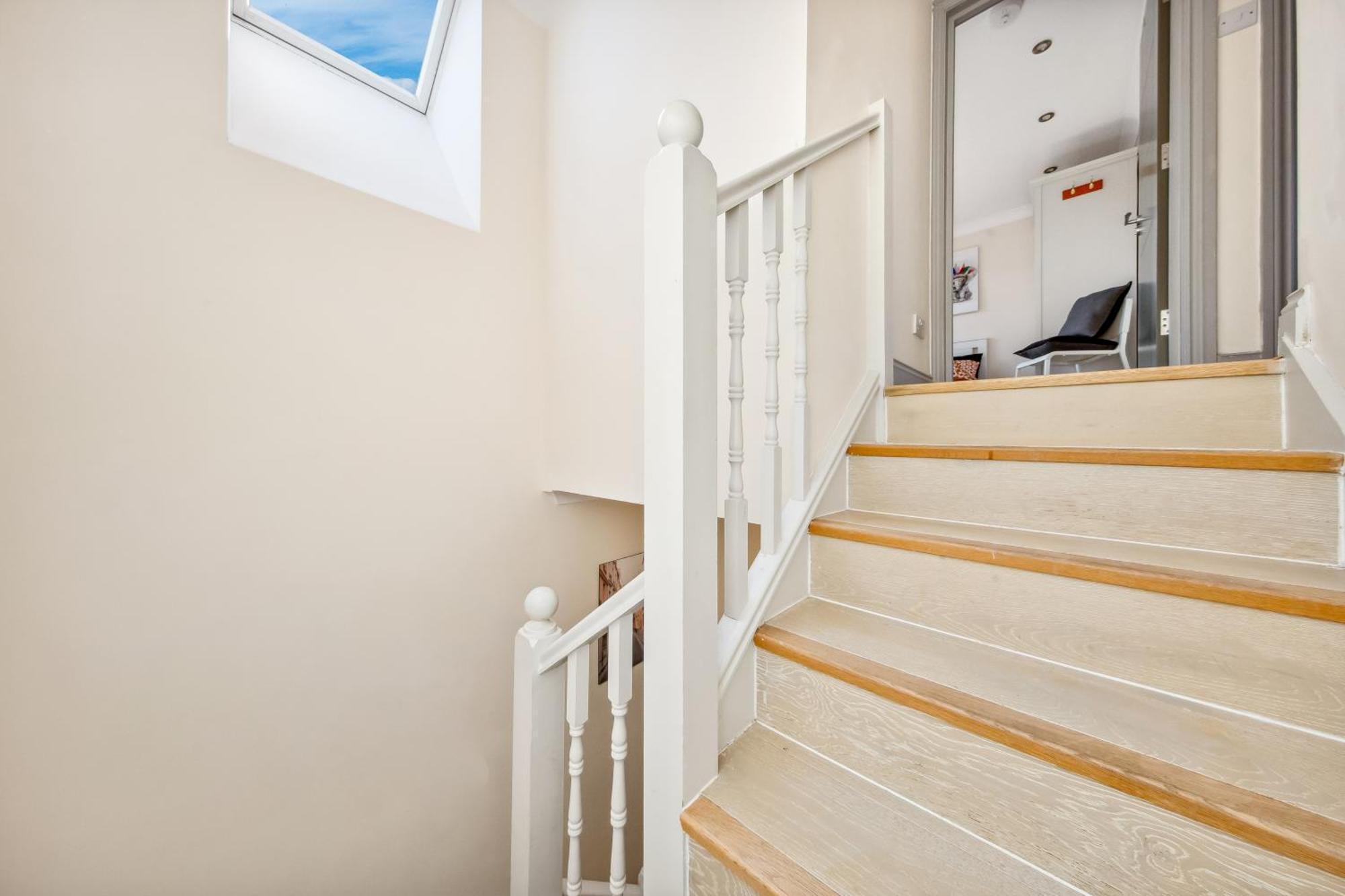 Stylish 4 Bed 2 Bath Nw Appartamento