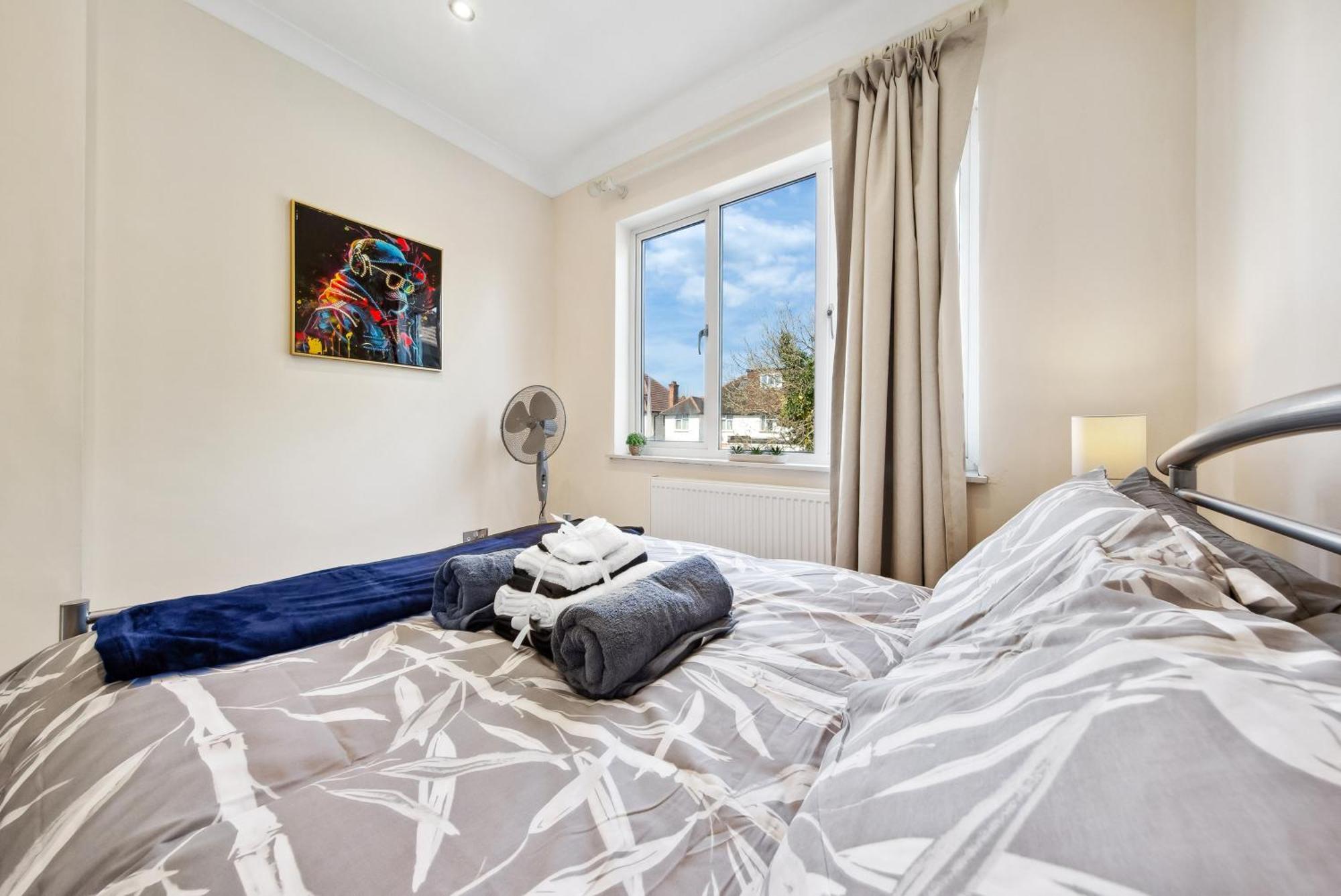 Stylish 4 Bed 2 Bath Nw