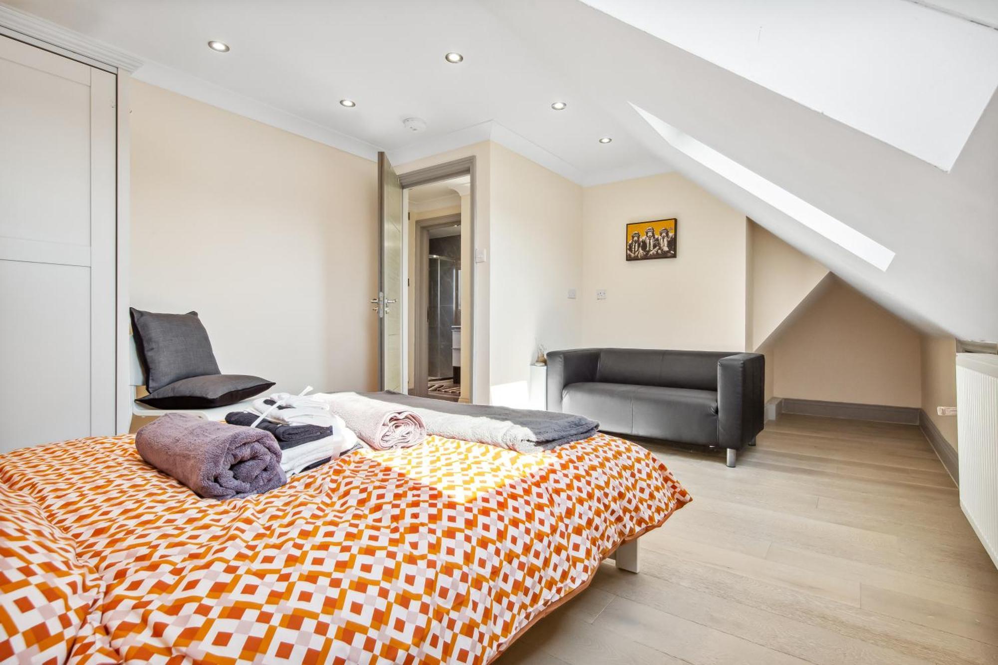 Stylish 4 Bed 2 Bath Nw Appartamento