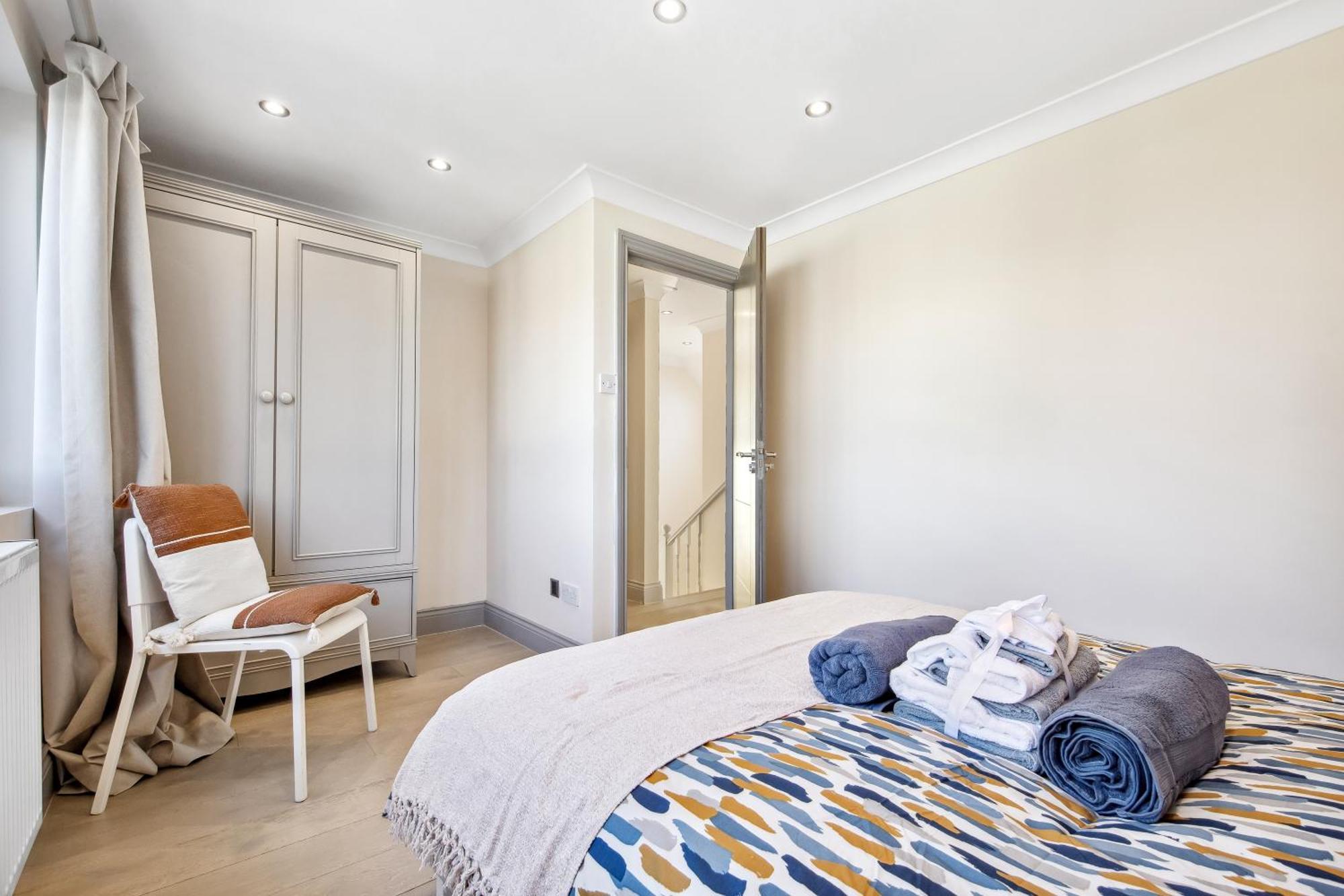 Stylish 4 Bed 2 Bath Nw Appartamento