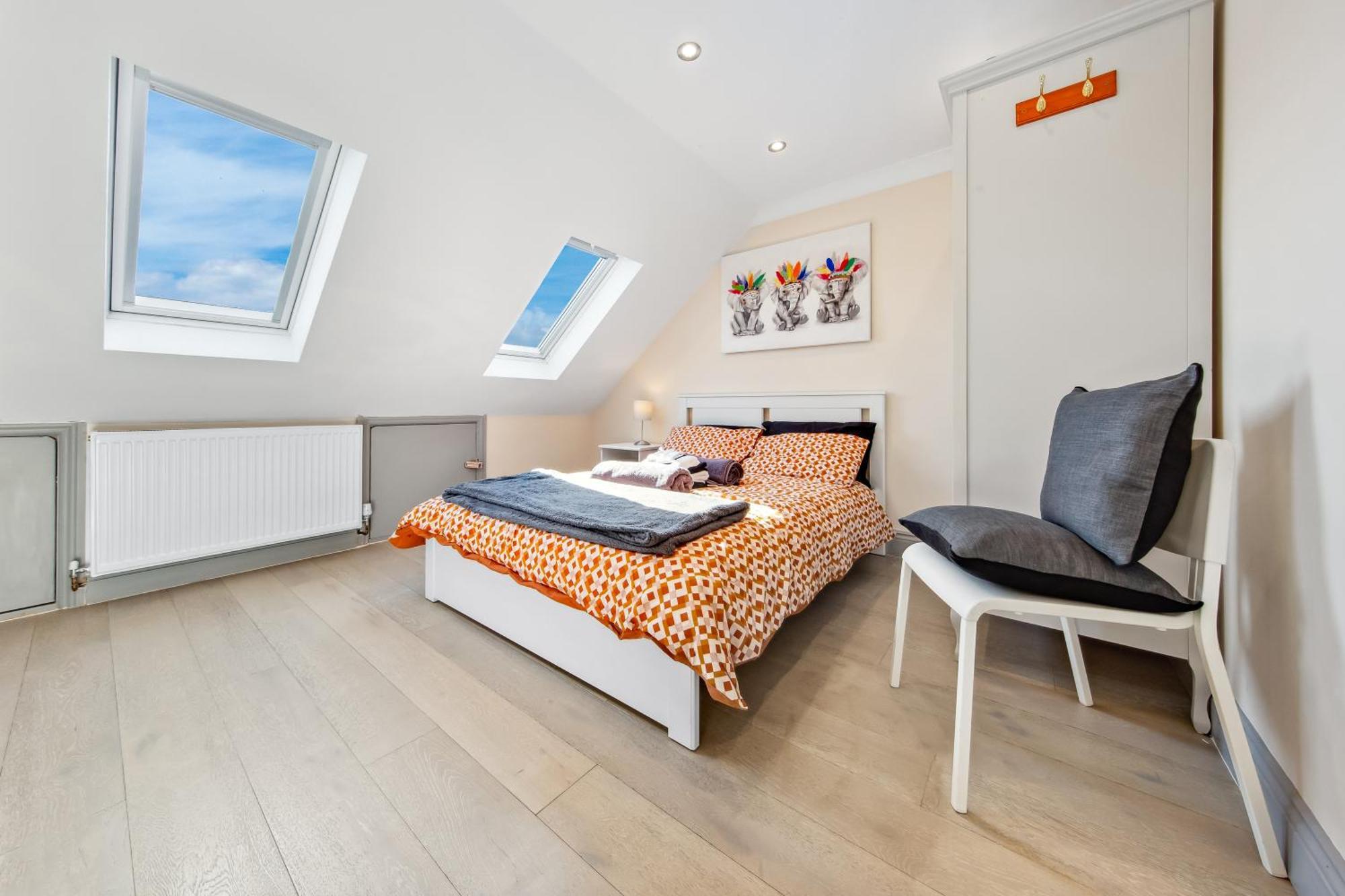 Apartment Stylish 4 Bed 2 Bath Nw