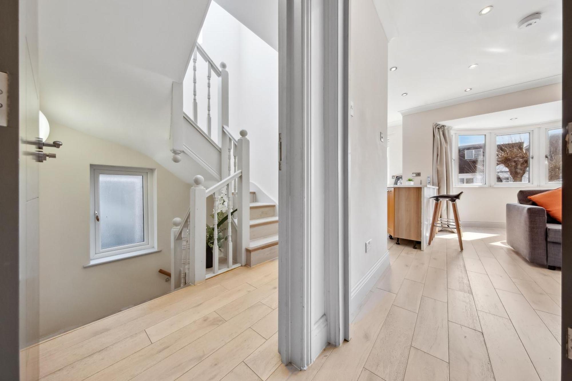 Stylish 4 Bed 2 Bath Nw Londra