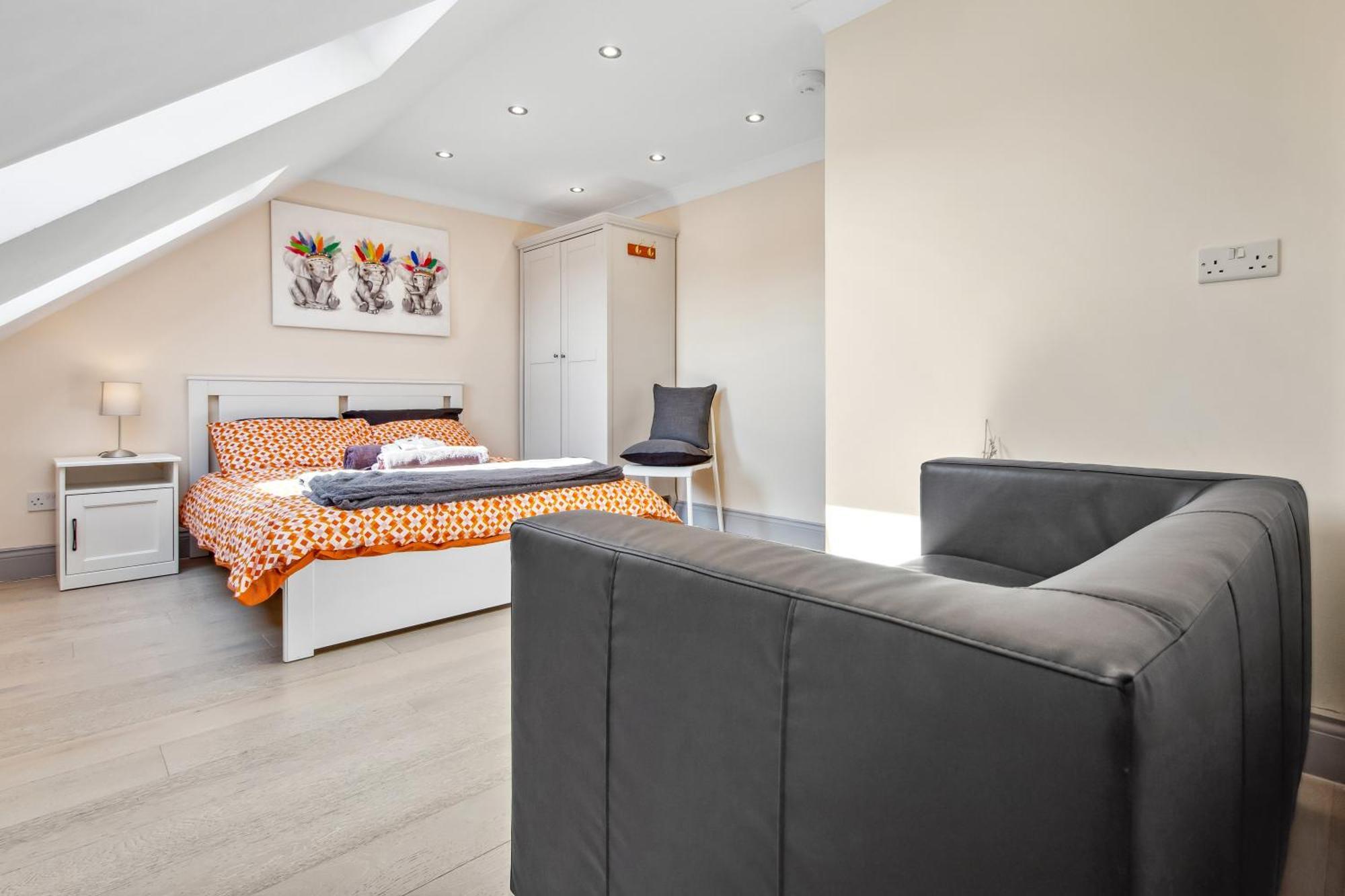Stylish 4 Bed 2 Bath Nw Appartamento