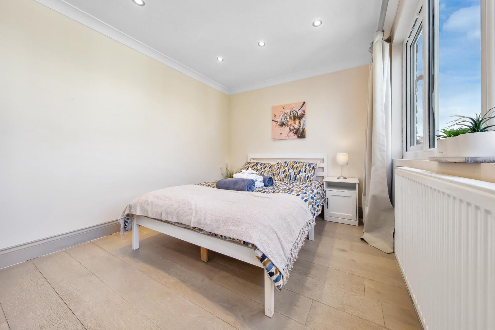 Stylish 4 Bed 2 Bath Nw *