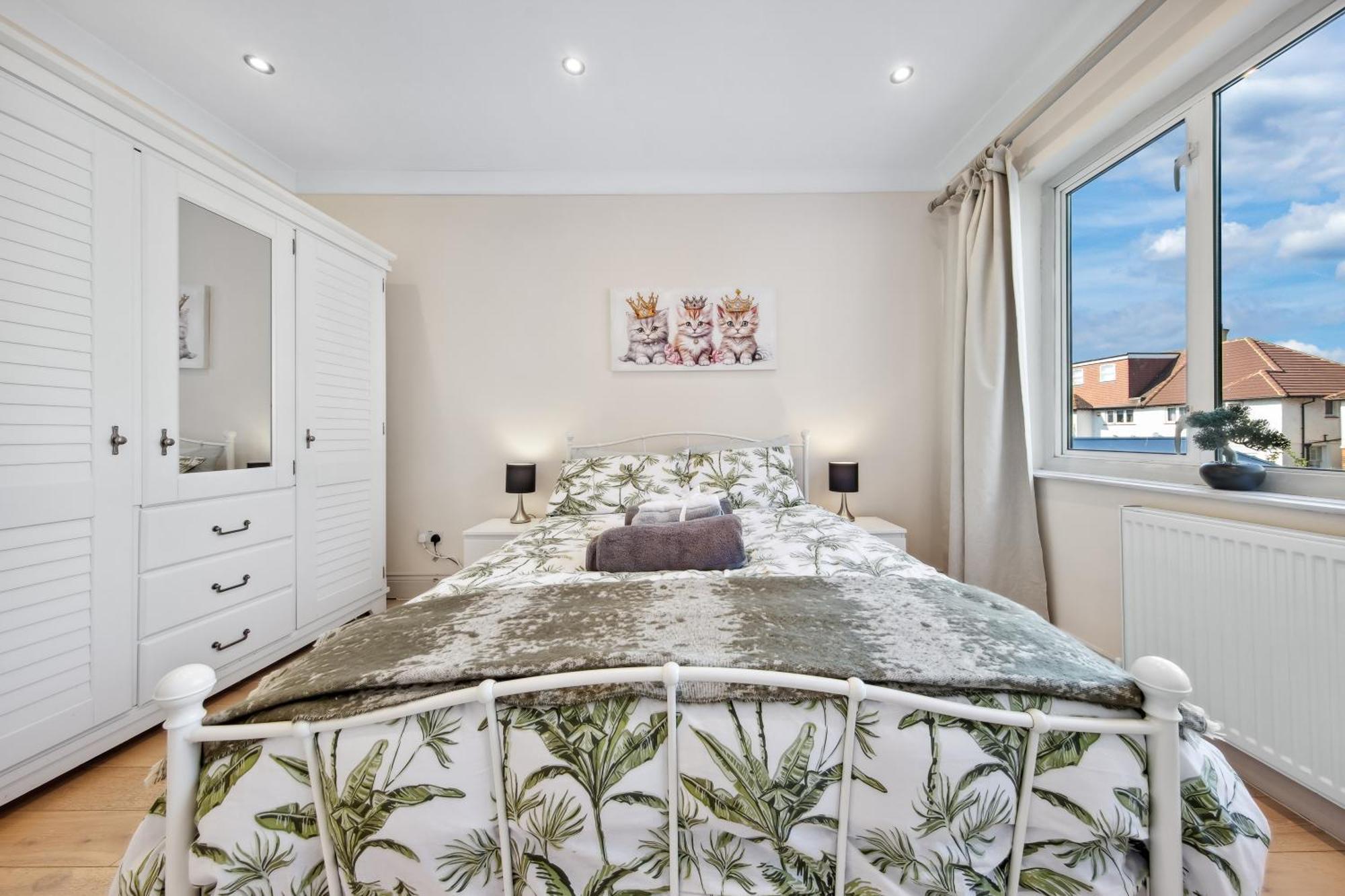 Stylish 4 Bed 2 Bath Nw